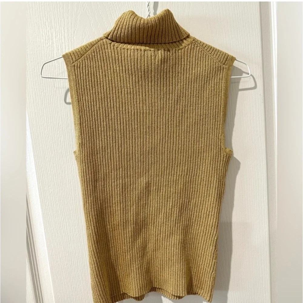 Cable & Gauge Metallic Gold Turtleneck
Sleeveless Sweater. NWOT - Picture 5 of 6